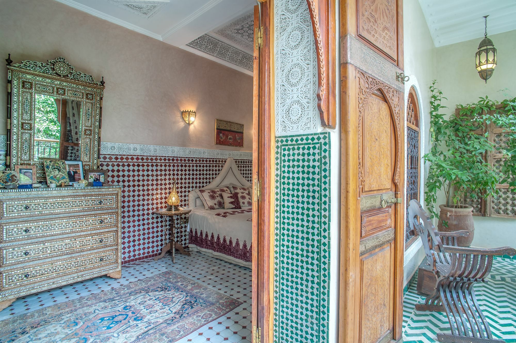 & Laurence Olivier Riad